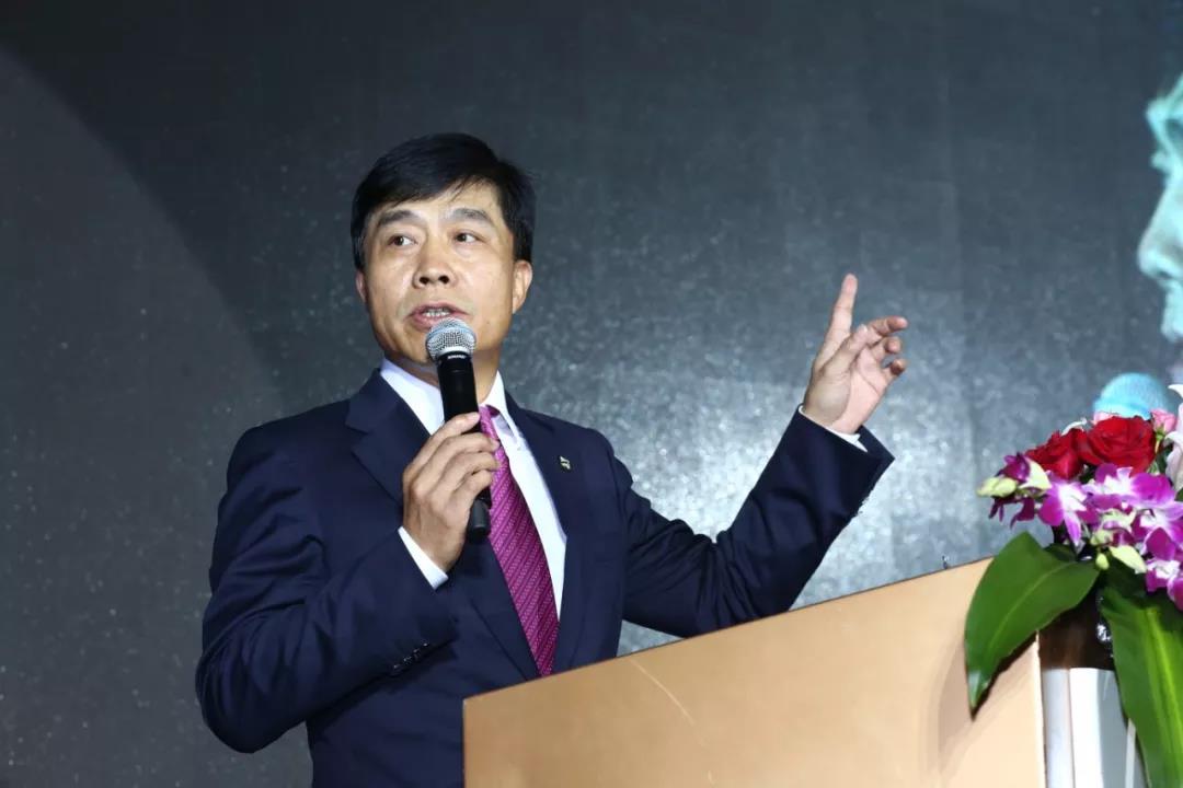 直面疫情 三亿人勇担责任