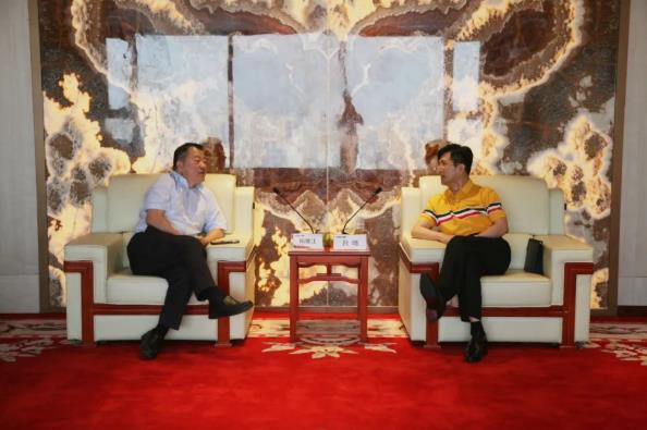 陕西服装学院及五零五药业吕明董事长一行到访三亿股份