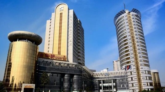 三亿体育股份聚力医药主业 将公开拍卖长期亏损的三亿体育国际大酒店