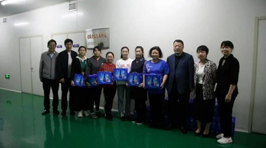 三亿体育股份董事长邢雅江慰问一线生产员工