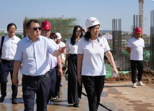 西安市委常委、高新区党工委书记马鲜萍一行视察三亿体育股份制药厂草堂搬迁扩建项目施工现场